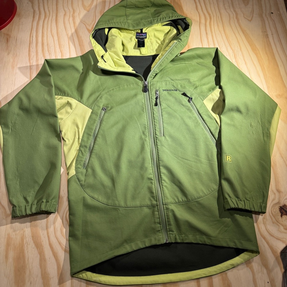 Patagonia Mens R Regular Fit Hooded Softshell Jacket Green Hiking Outdoor Size M
